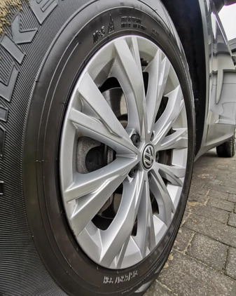 Volkswagen Tiguan cena 125000 przebieg: 40600, rok produkcji 2019 z Józefów małe 121
